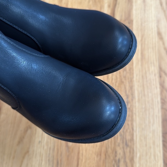 White Mountain Dessert Black Heeled Boots with Buckle & Zipper Detail, Size 8 - Picture 5 of 7